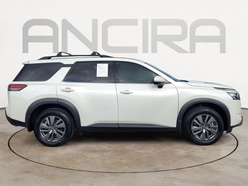 Certified 2024 Nissan Pathfinder SV FWD image 15