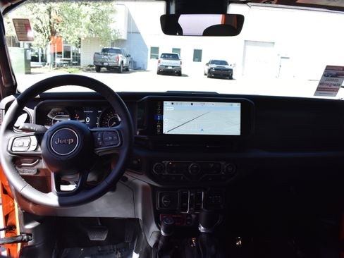 Used 2025 Jeep Gladiator Rubicon w/ Technology Group image 30