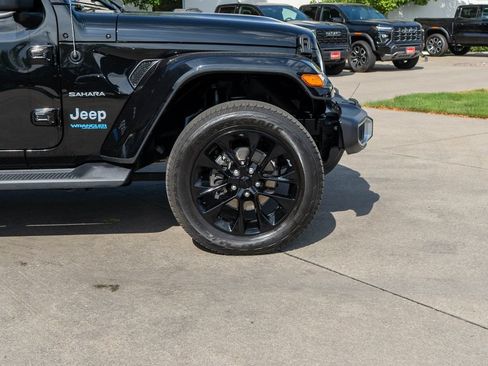 Used 2021 Jeep Wrangler Unlimited Sahara AWD/4WD image 36