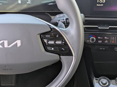 Certified 2025 Kia Niro EX FWD image 22