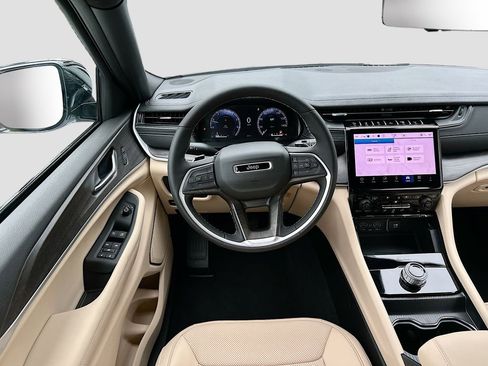 New 2025 Jeep Grand Cherokee L Limited w/ Luxury Tech Group II image 26