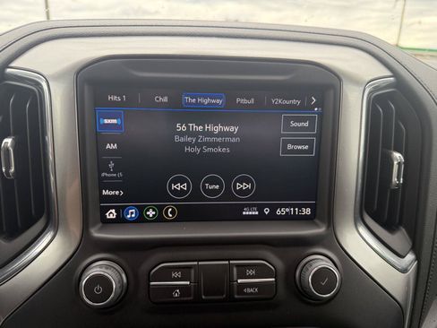 Used 2022 Chevrolet Silverado 1500 LT AWD/4WD image 17