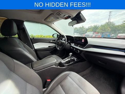 Used 2025 Chevrolet Trax LT w/ Sunroof Package FWD image 27
