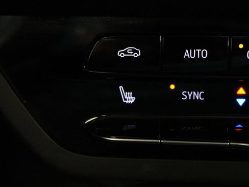 Used 2022 Buick Envision Essence w/ Sport Touring Package FWD image 29