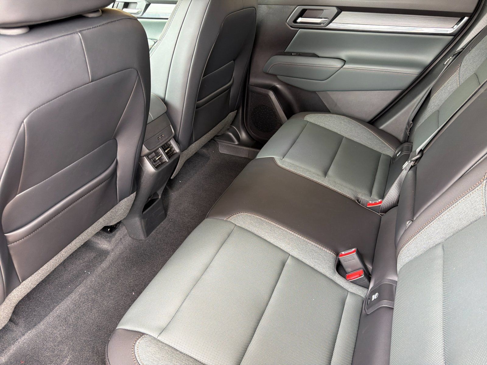 New 2026 GMC Terrain AT4 w/ Technology Package II AWD/4WD image 12