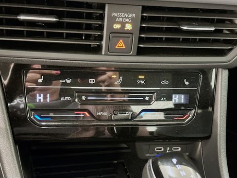 Used 2025 Volkswagen Jetta SE image 23