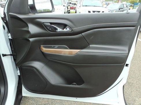 Certified 2023 GMC Acadia SLE w/ Driver Convenience Package image 11