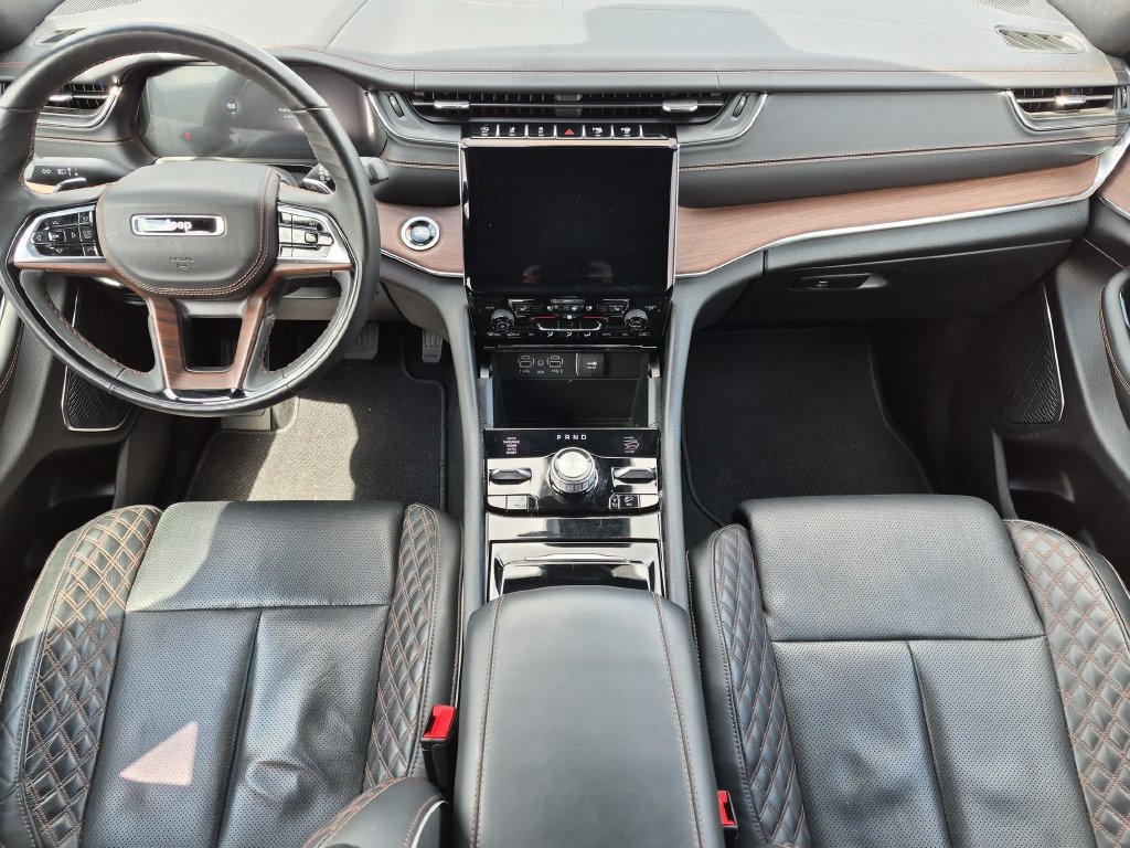 Used 2025 Jeep Grand Cherokee L Summit AWD/4WD image 13