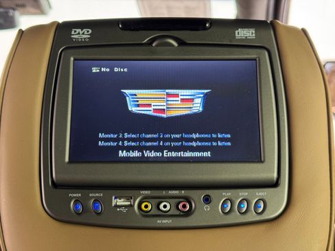 Used 2017 Cadillac Escalade ESV Platinum image 33