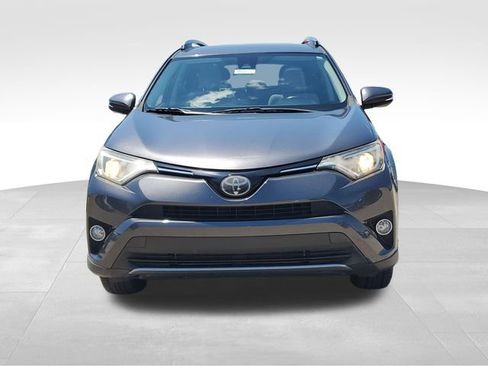 Used 2018 Toyota RAV4 XLE AWD/4WD image 2