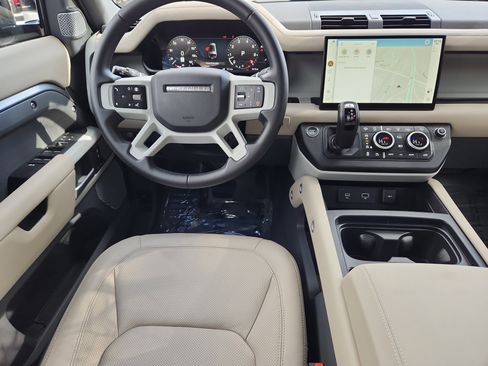 Used 2024 Land Rover Defender 130 S image 4