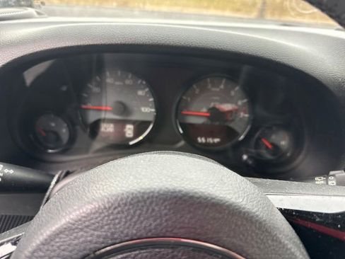 Used 2016 Jeep Wrangler Sahara image 14