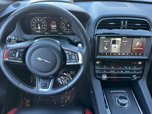 Used 2019 Jaguar F-PACE S image 29