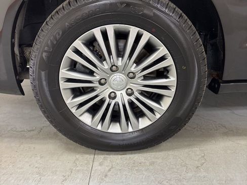 Used 2014 Chrysler Town & Country Touring-L w/ Driver Convenience Group FWD image 34