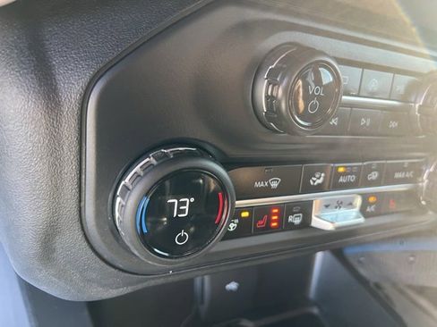 Used 2023 Ford Bronco Wildtrak image 31