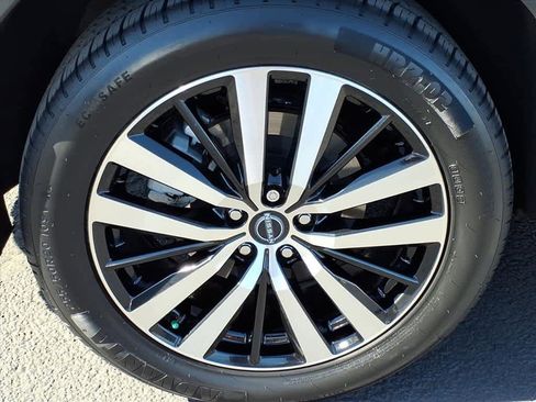 Used 2023 Nissan Pathfinder Platinum w/ Lighting Package (N93) image 10