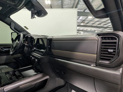 Used 2025 Chevrolet Silverado 2500 ZR2 w/ Technology Package image 20