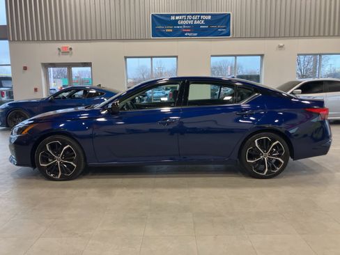 Used 2024 Nissan Altima 2.5 SR w/ SR Premium Package image 8