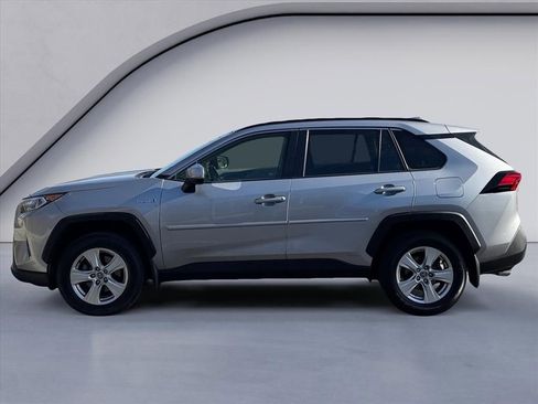 Used 2021 Toyota RAV4 XLE image 2