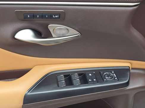 Certified 2021 Lexus ES 350 w/ Premium Package image 33