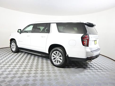 Used 2023 Chevrolet Suburban Premier w/ Advanced Technology Package AWD/4WD image 4