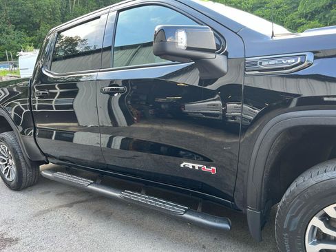 Used 2021 GMC Sierra 1500 AT4 w/ Technology Package AWD/4WD image 11