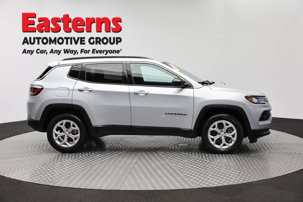 Used 2024 Jeep Compass Latitude AWD/4WD image 5