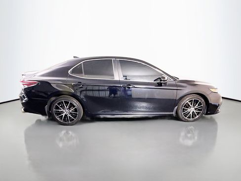 Used 2022 Toyota Camry SE w/ Carpet Mat Package (TMS) FWD image 11