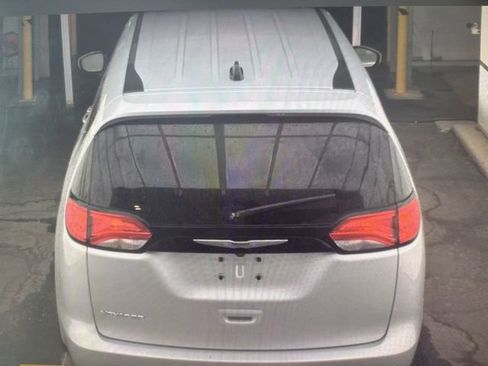 Used 2023 Chrysler Voyager LX image 9