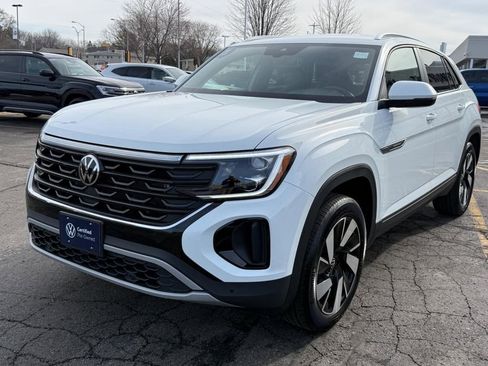 Certified 2025 Volkswagen Atlas Cross Sport SE image 8