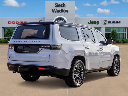 Used 2024 Jeep Grand Wagoneer Series III w/ HD Trailer Tow Package image 7