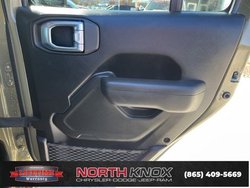 Used 2025 Jeep Wrangler Unlimited Rubicon image 23