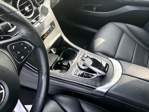 Used 2019 Mercedes-Benz GLC 350e 4MATIC image 17