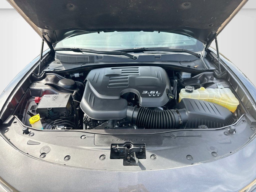 Used 2022 Dodge Charger SXT RWD image 28