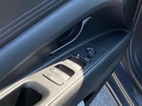Used 2025 Hyundai Elantra Sport FWD image 11