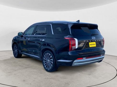 Used 2023 Hyundai Palisade Calligraphy image 3