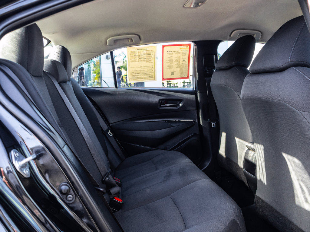 Used 2022 Toyota Corolla LE FWD image 14