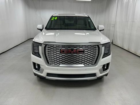 Used 2024 GMC Yukon XL Denali w/ Denali Reserve Package AWD/4WD image 3