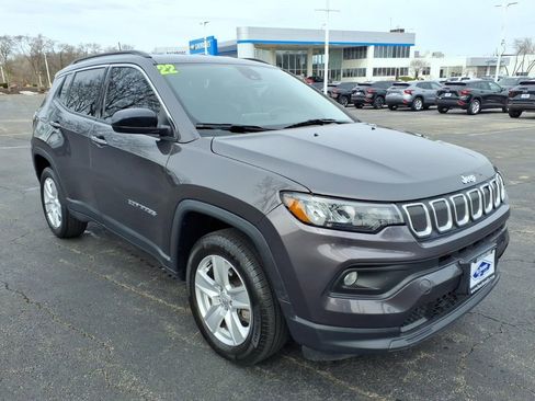 Used 2022 Jeep Compass Latitude image 1