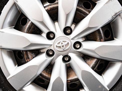 Used 2015 Toyota Corolla LE FWD image 8