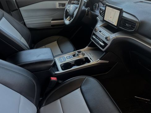 New 2024 Ford Explorer XLT w/ Equipment Group 202A image 15