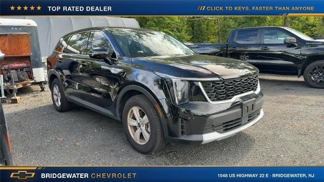 Used 2026 Kia Sorento LX FWD image 1