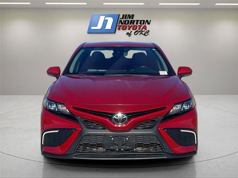 Used 2024 Toyota Camry SE image 2