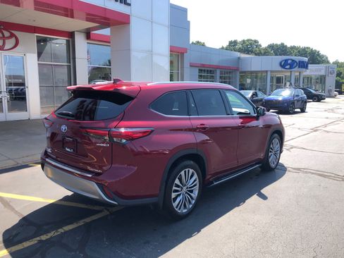 Used 2021 Toyota Highlander Platinum AWD/4WD image 4