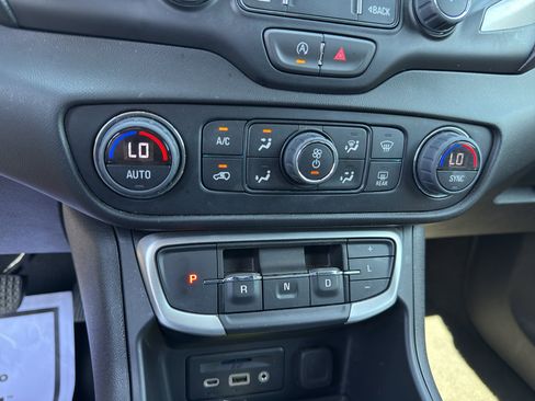 Used 2023 GMC Terrain SLT image 15