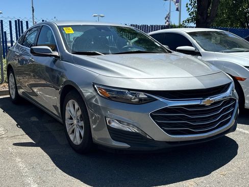 Used 2025 Chevrolet Malibu LT FWD image 2