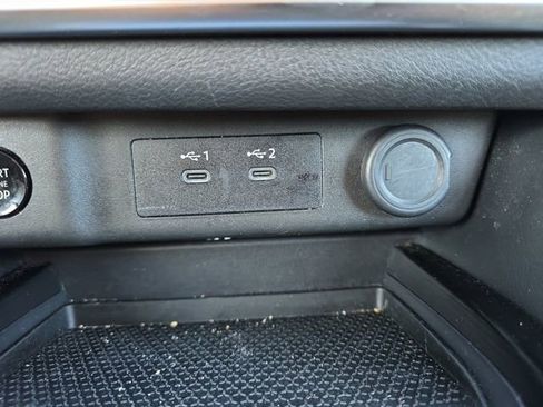 Used 2024 Nissan Rogue SV image 6