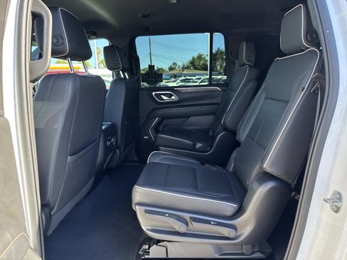 Used 2023 Chevrolet Suburban Premier image 23