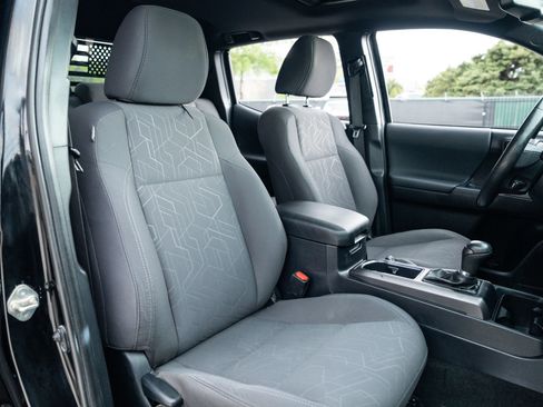 Used 2017 Toyota Tacoma TRD Off-Road image 26