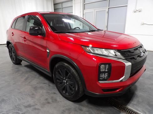 Used 2025 Mitsubishi Outlander Sport SE AWD/4WD image 2